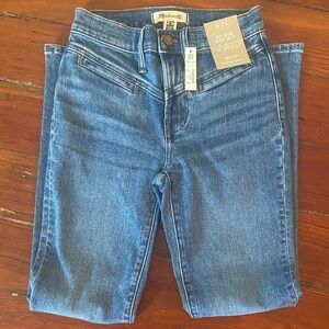 Madewell High-Rise Kick-Out Jeans in Medium Blue Wash